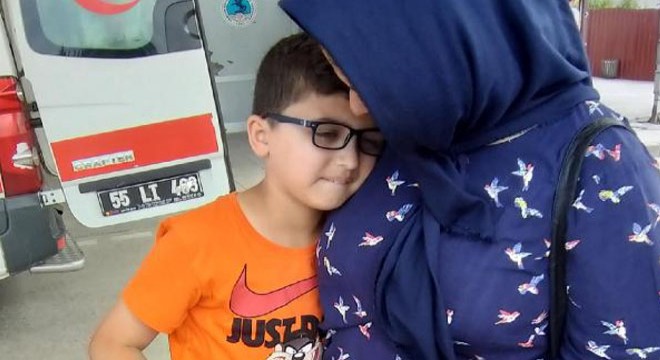 Mehmet'in bacağına inşaat demiri saplandı