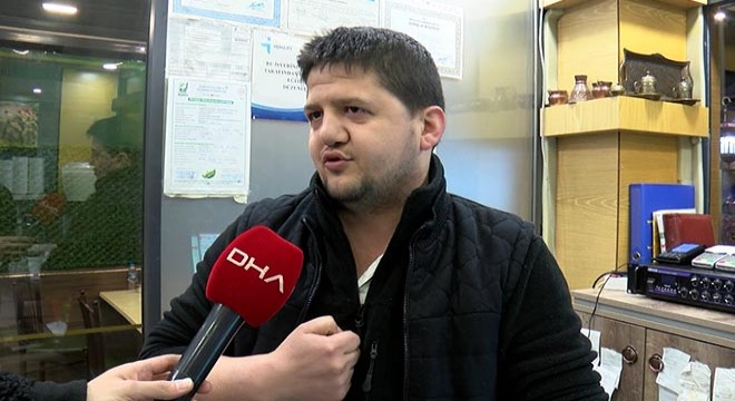 Soluk borusuna ekmek parçası kaçan müşterisini kurtardı