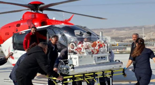 Solunum güçlüğü çeken bebeğe, ambulans helikopterle sevk