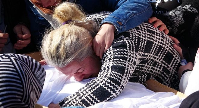 Son sözü 'anne' olan Aleyna'ya, annesinden zor veda