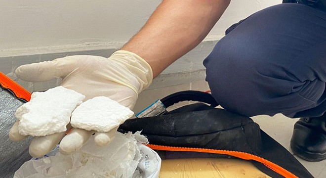 Sörf tahtasına gizlenmiş 4 kilogram kokain ele geçirildi