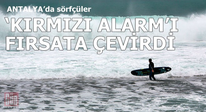 Sörfçüler, 'kırmızı alarm'ı fırsata çevirdi