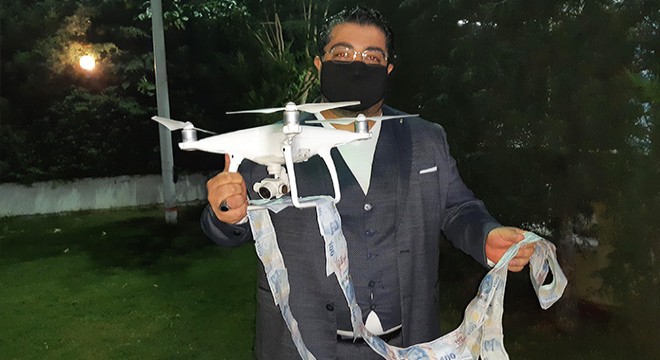 Sosyal mesafeye dikkat çekmek için takıyı dronla gönderdi