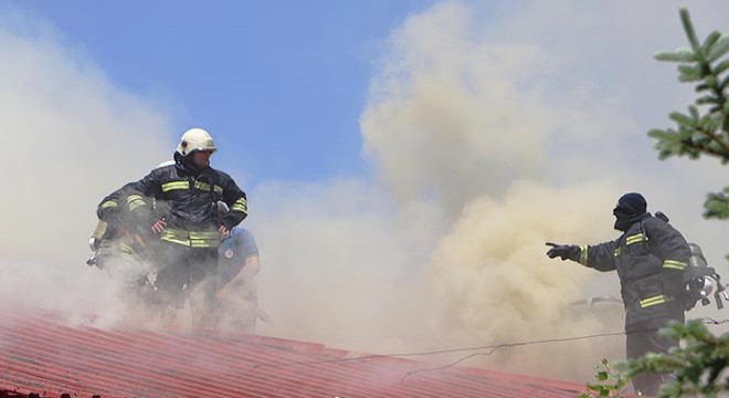 Sosyal tesiste yangın çıktı, çevredekiler izledi