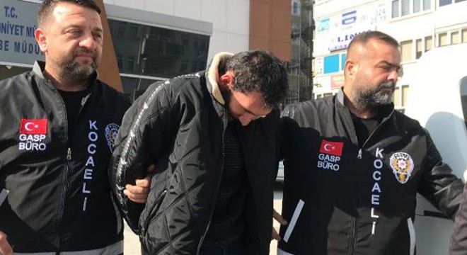 Su isteyerek evine girdiği yaşlı kadını dövüp gasbetti