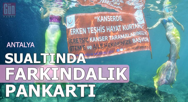 Meme kanseri farkındalığı için sualtında pankart açtılar