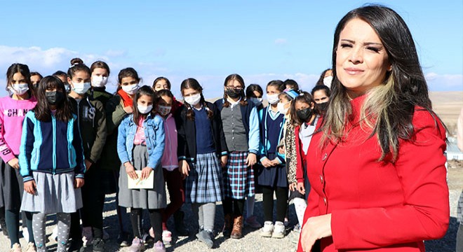 Şükran öğretmen: Kızların okullu olması bize en büyük hediye