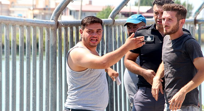 Sulama kanalına giren genç kayboldu, ağabeyi gözyaşı döktü