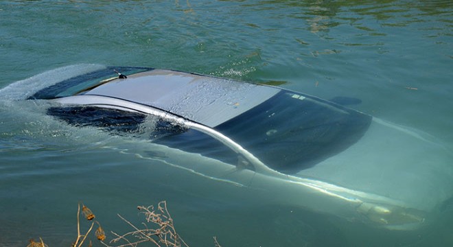 Sulama kanalına uçan otomobilin sürücüsü yaralandı