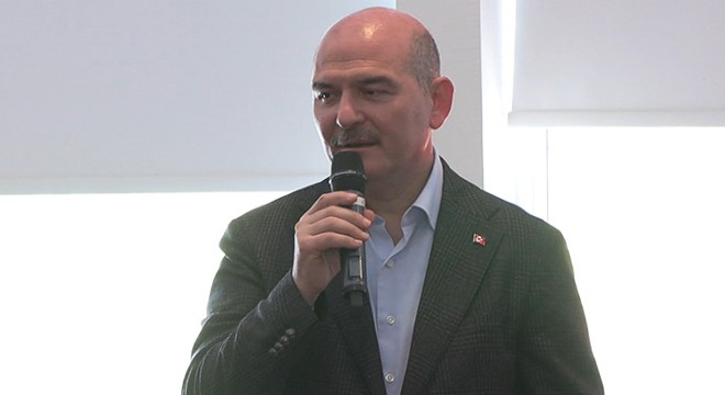 Süleyman Soylu oto tamircileriyle birlikte Togg u inceledi