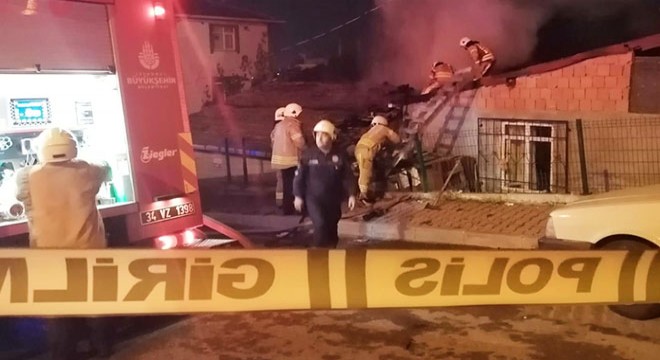 Sultanbeyli'de gecekondu yangını