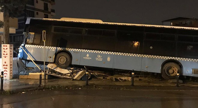 Sultanbeyli'de özel halk otobüsü kazası