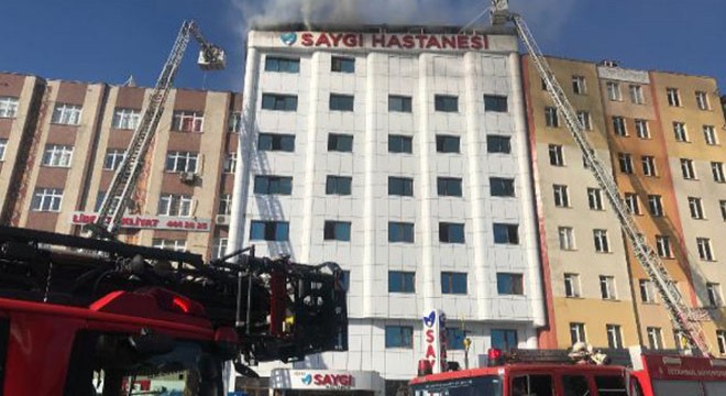 Sultanbeyli de hastane çatısında yangın