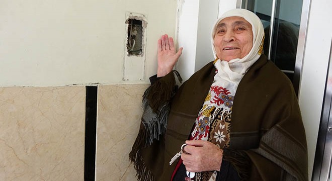 Sultangazi'de apartmanın diyafonu çalındı
