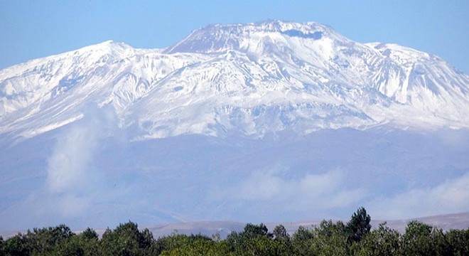 Süphan Dağı zirvesi, bembeyaz oldu