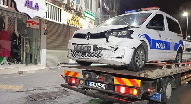 Şüphelileri takip eden polis aracı kaza yaptı: 2 yaralı