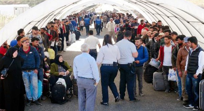 Suriyelilerin bayram geçişleri sürüyor