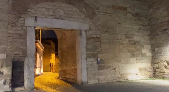 Surlarda erkek cesedi bulundu