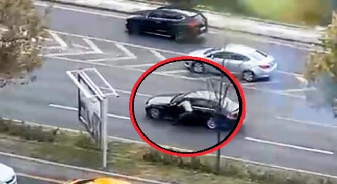 Sürücü bayıldı, otomobili diğer sürücüler durdurdu