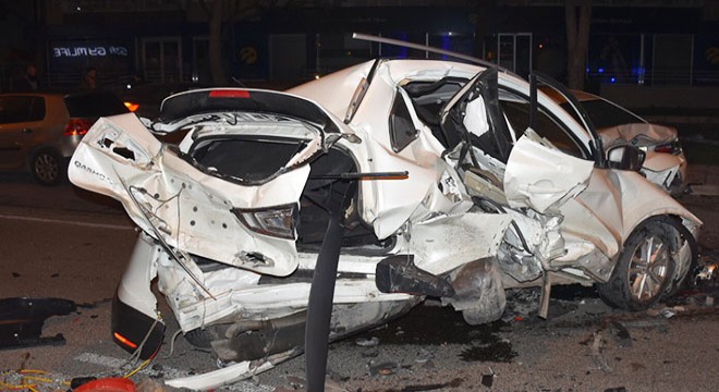 Sürücü, ortalığı savaş alanına çevirdi: 2 yaralı