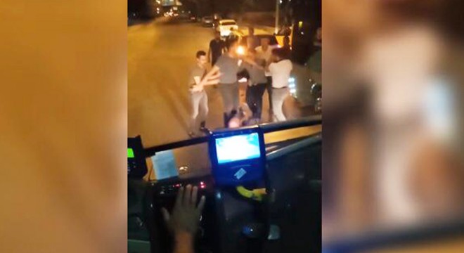 Sürücülerin tekme- tokat yol verme kavgası
