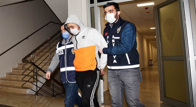 Süs ve gösteri havuzunun fıskiyelerini, uyuşturucu almak için çalmışlar