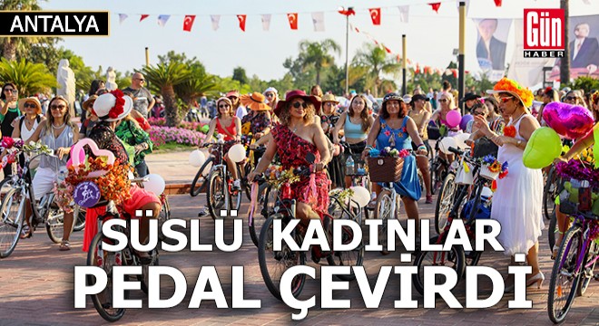 Süslü kadınlar Antalya'da pedal çevirdi