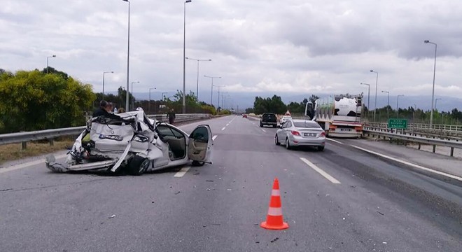 Süt tankeri otomobile çarptı; evli çifti kaza ayırdı