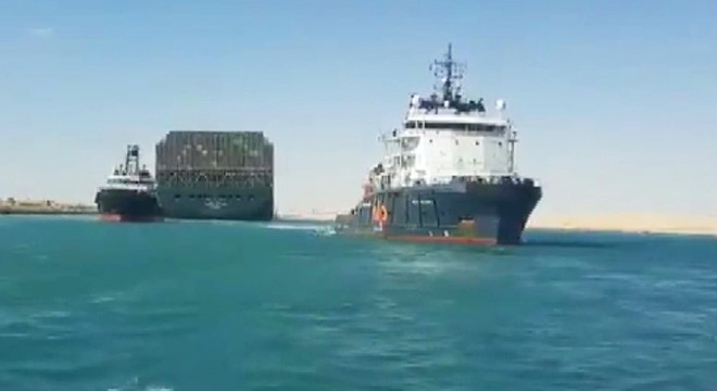 Süveyş Kanalı gemi trafiği yeniden açıldı