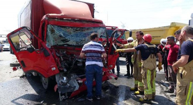 TEM bağlantı yolunda kamyon kazası: 3 yaralı