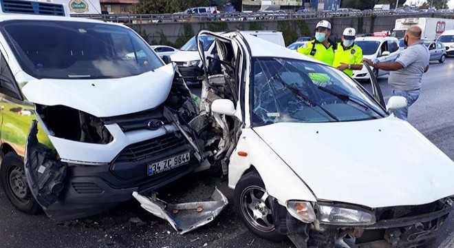 TEM'de trafik kazası: yoğun trafik oluştu