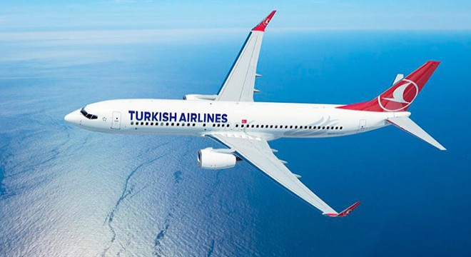 THY uçağı taksi yolundan çıktı