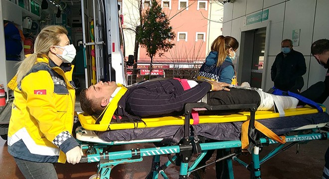TIR'a arkadan çarpan otobüsün muavini yaralandı