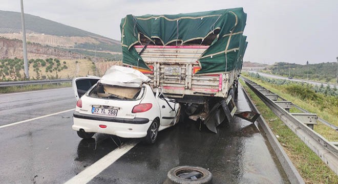 TIR'a arkadan çarpan otomobilin sürücüsü öldü