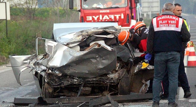 TIR'a arkadan çarpan otomobilin sürücüsü öldü