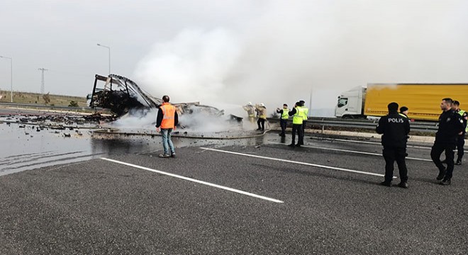 TIR'a çarpan otomobil alev alev yandı; sürücü öldü