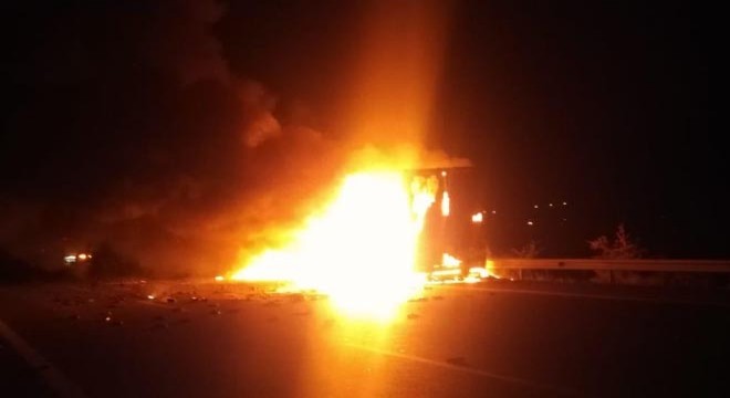 TIR'daki terlikler ve fıstık yandı