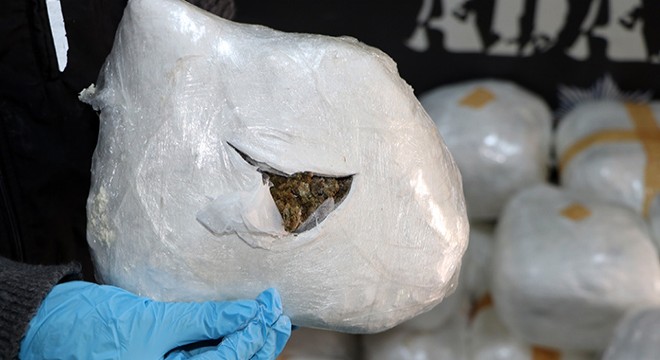 TIR'dan 87 kilo esrar çıktı, 'Hepsi benim' dedi