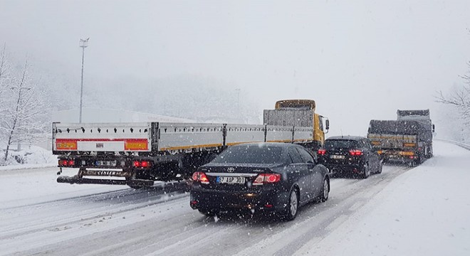 TIR devrilmesiyle kapanan Bursa- Ankara karayolu, ulaşıma açıldı