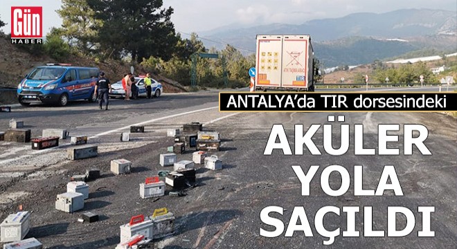 TIR dorsesindeki aküler karayoluna saçıldı