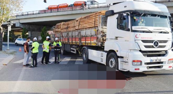 TIR'ın çarpmasıyla bacağı kopan simitçi öldü