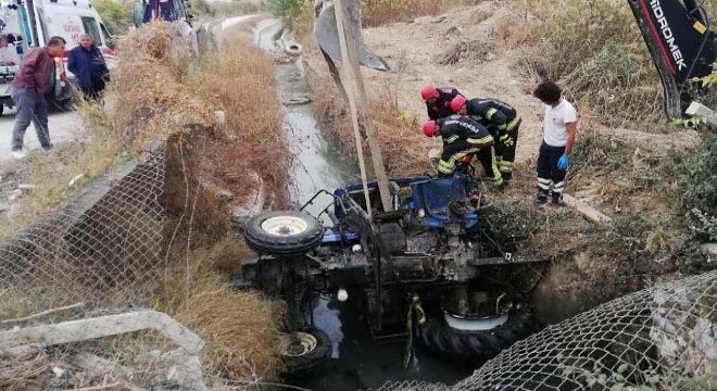 TIR'ın çarptığı traktör kanala devrildi: 1 yaralı