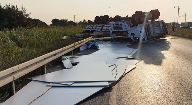 TIR ortalığı savaş alanına çevirdi: 4 ağır yaralı