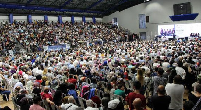 TOKİ'nin İstanbul çekilişinde izdiham yaşandı