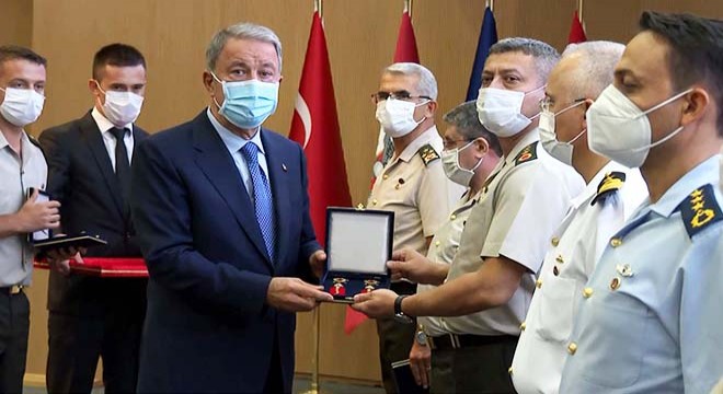 TSK'da terfi eden personele yeni rütbeleri verildi