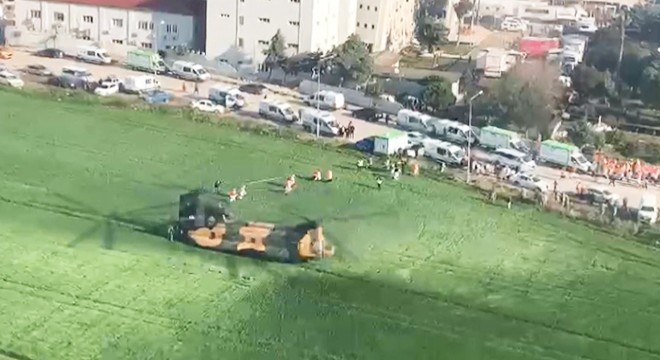 TSK'nın 'uçan kaleleri' deprem bölgelerine yardım taşıyor