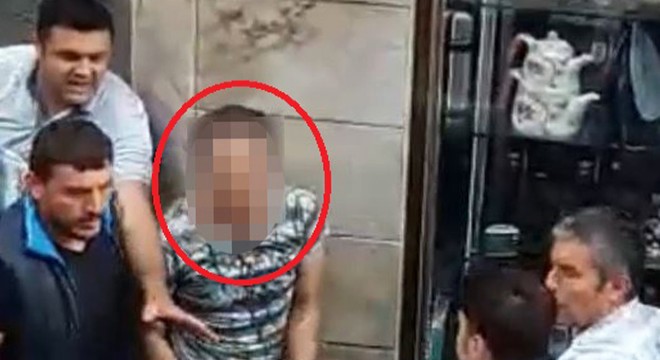 Taciz şüphelisini tekme tokat dövdüler