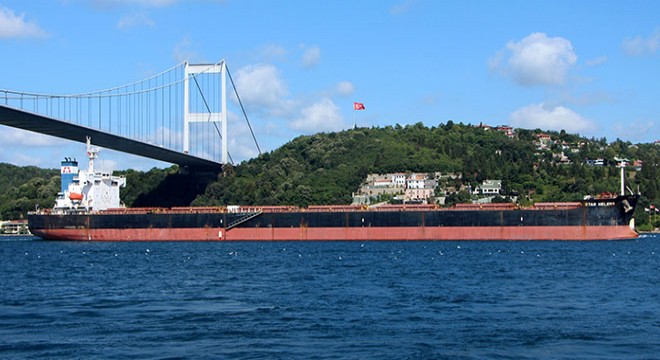 Tahıl yüklü 'Star Helena' İstanbul Boğazı'ndan geçti