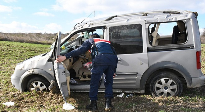 Takla atan araçta 5 kişi yaralandı