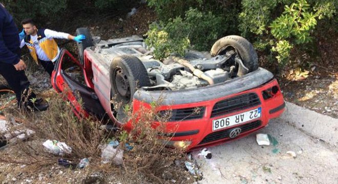Takla atan otomobilin sürücüsü öldü, 3 kişi yaralandı